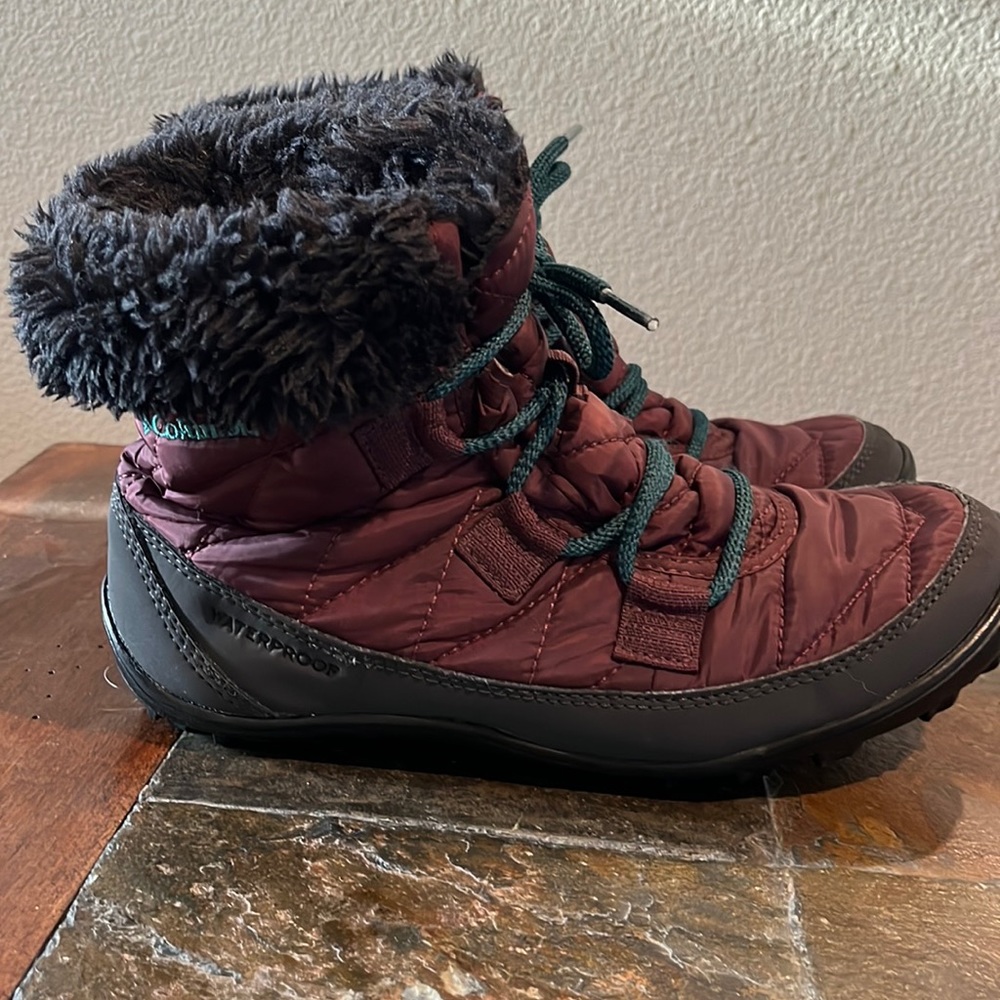 Columbia Minx Shorty Omni Heat Waterproof Boot / SZ 4 EUC